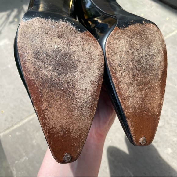 [9] Vintage Stuart Weitzman Classic Black Patent Leather & Gold Pumps Women’s - Picture 9 of 11